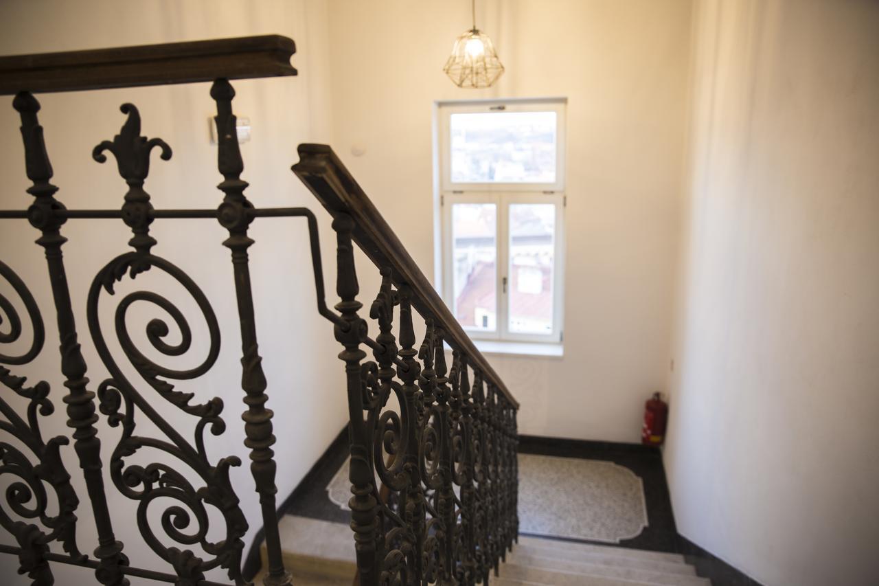 Gregory House Aparthotel Prag Exteriör bild